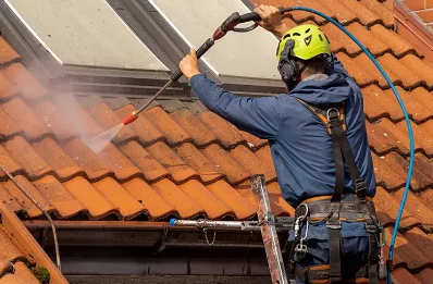 Démoussage et hydrofuge de toiture à Calcatoggio